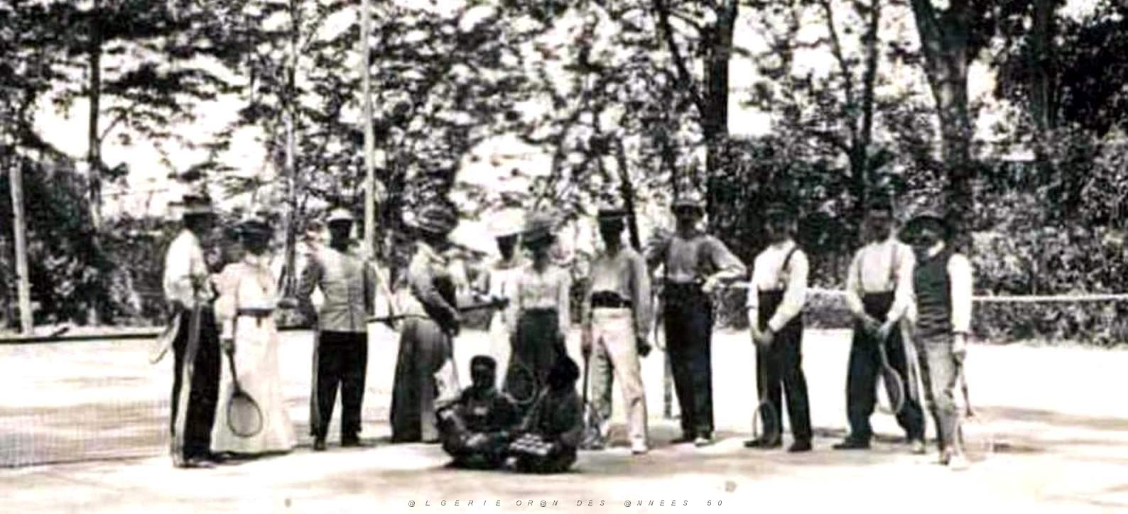1482- Blida - Le Jeu2 de Tennis au Bois Sacre.jpg